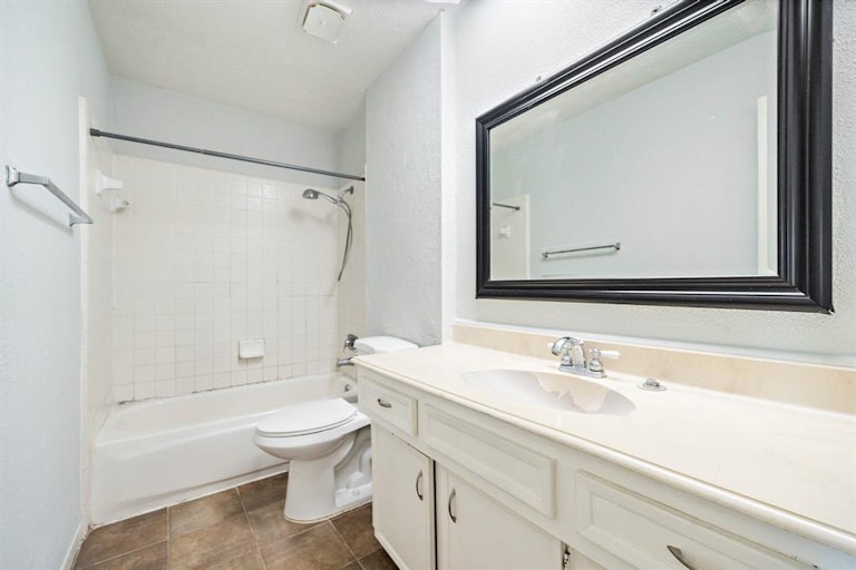 Photo 14 of 20 - 2518 Sage Brush Ln, Sugar Land, TX 77479