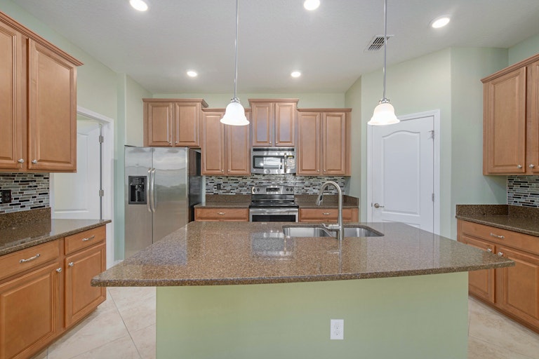 Photo 29 of 42 - 19303 Prairie Tree Pl, Tampa, FL 33647