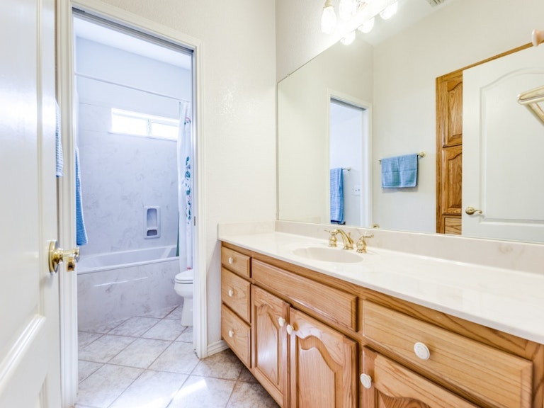 Photo 27 of 36 - 1226 Loma Verde Dr, New Braunfels, TX 78130