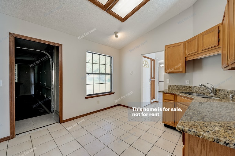 Photo 22 of 32 - 8460 Rockridge Dr, Jacksonville, FL 32244