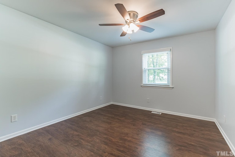 Photo 17 of 30 - 5313 Old Forge Cir, Raleigh, NC 27609