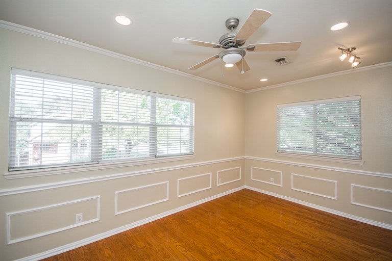 Photo 20 of 28 - 2400 Pecan Grove Ct, Irving, TX 75060