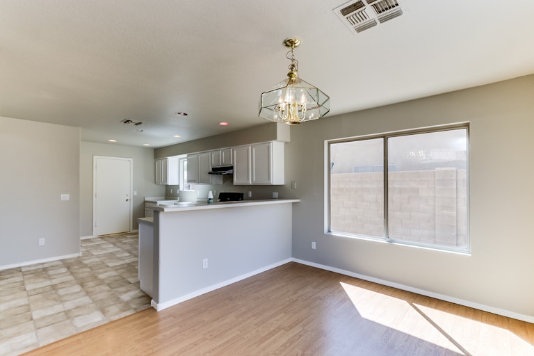 Photo 14 of 31 - 7010 W Aire Libre Ave, Peoria, AZ 85382