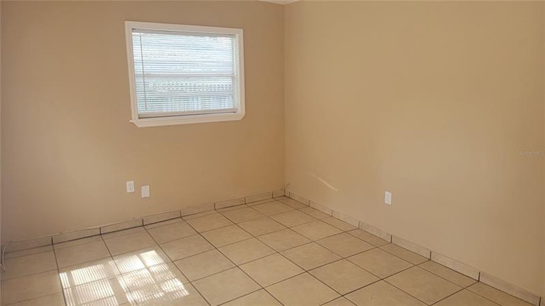 Photo 3 of 11 - 826 Savannah Ave, Lakeland, FL 33815