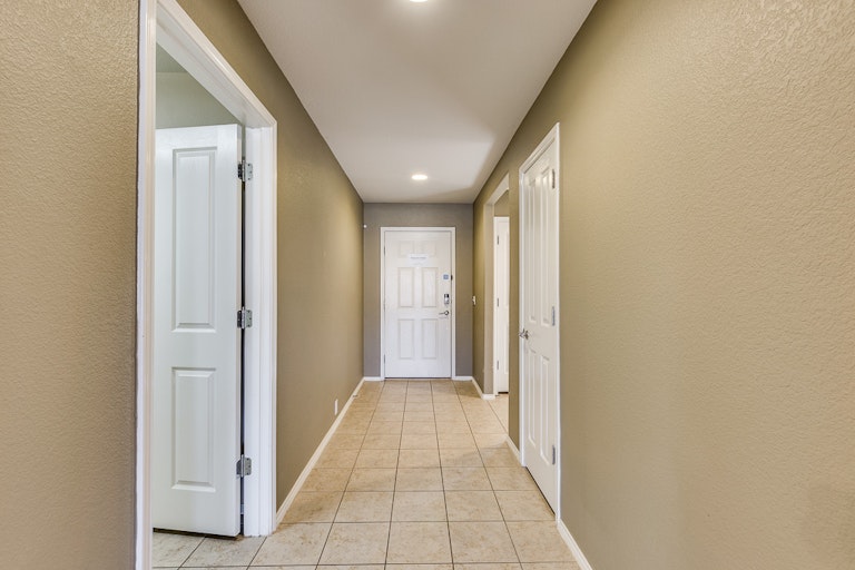 Photo 4 of 27 - 15832 Mirasol Dr, Fort Worth, TX 76177
