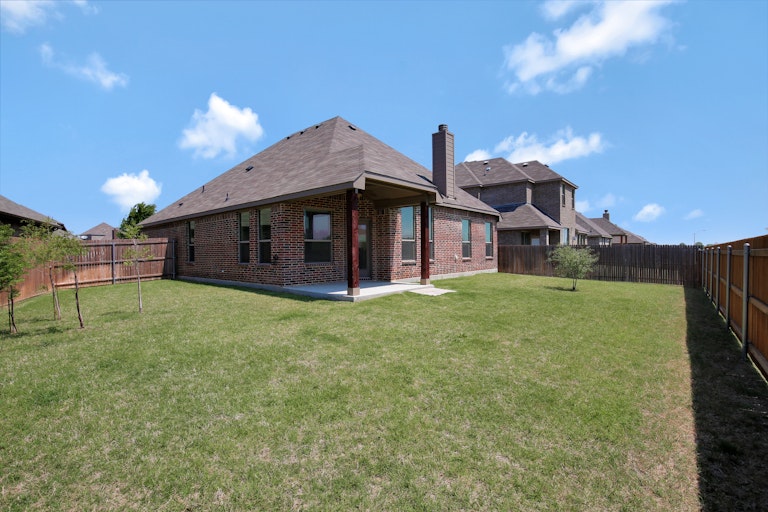 Photo 5 of 26 - 729 Seabourne Dr, Fort Worth, TX 76179