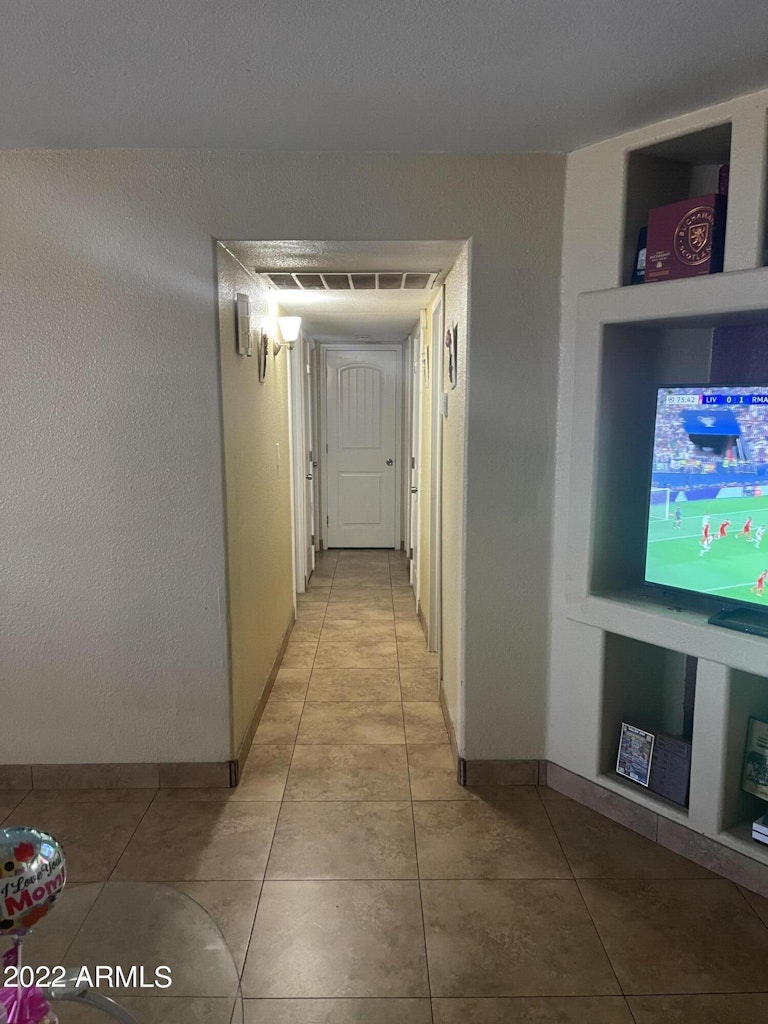 Photo 8 of 28 - 6414 W Avalon Dr, Phoenix, AZ 85033