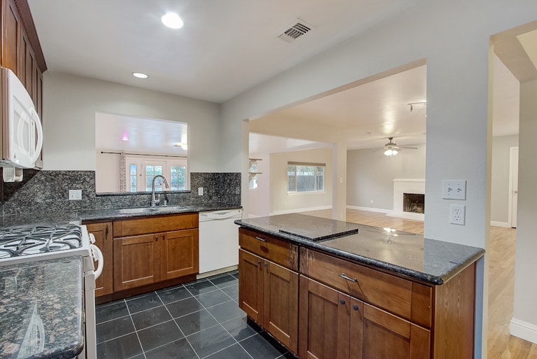 Photo 20 of 32 - 8146 Lichen Dr, Citrus Heights, CA 95621