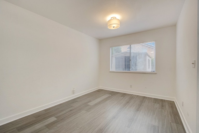 Photo 15 of 35 - 4052 Tawny Meadow Way, Antelope, CA 95843