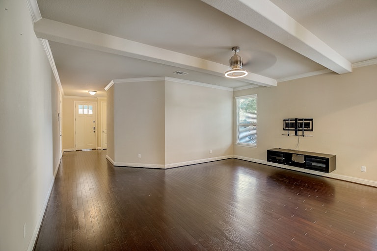 Photo 23 of 36 - 2620 Lightfoot Trl, Austin, TX 78745