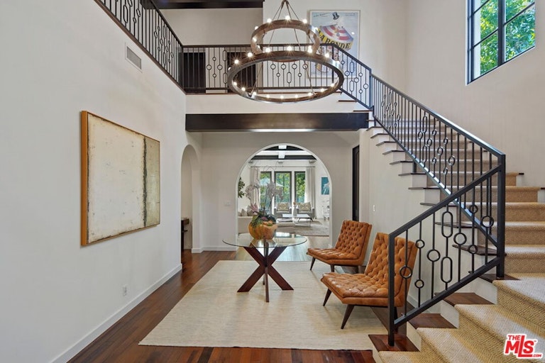 Photo 13 of 24 - 115 S Edinburgh Ave, Los Angeles, CA 90048
