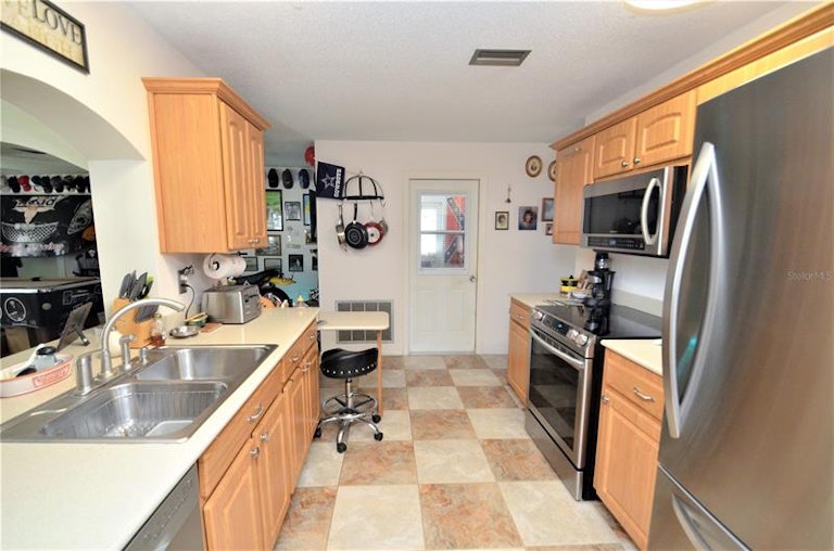 Photo 9 of 26 - 3900 99th Ter N, Pinellas Park, FL 33782