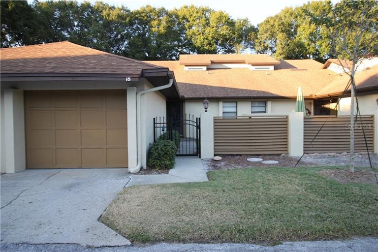 Photo 1 of 14 - 925 Fenton Ln #18, Lakeland, FL 33809