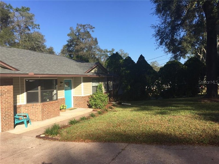 Photo 3 of 24 - 618 First Ave, Lady Lake, FL 32159