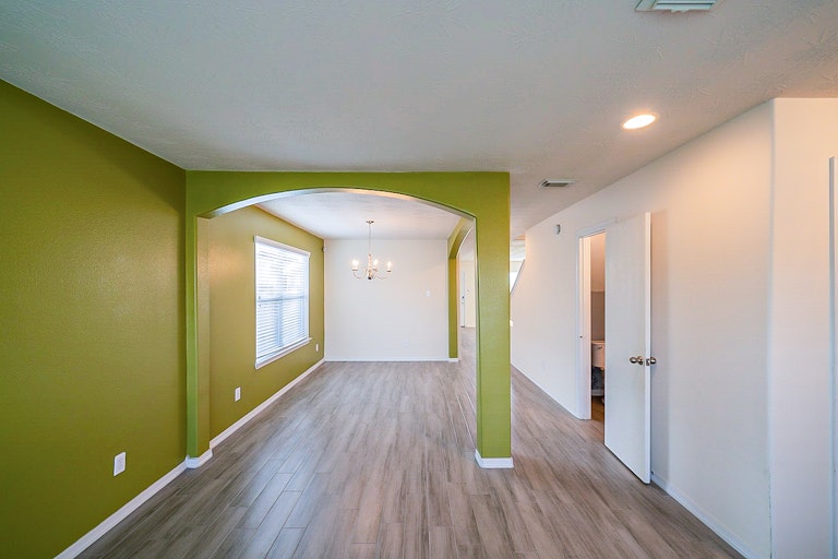 Photo 17 of 36 - 2011 Dalton Trace Ct, Spring, TX 77373