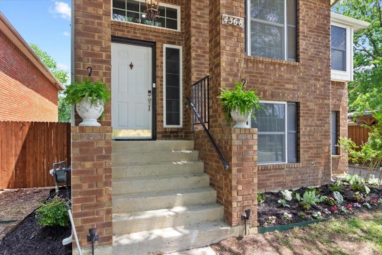 Photo 6 of 33 - 4368 Sierra Dr, Grand Prairie, TX 75052