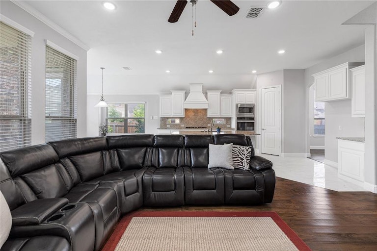 Photo 8 of 36 - 2317 Prairie Glen St, The Colony, TX 75056