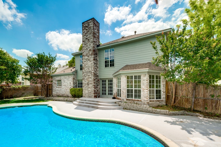 Photo 2 of 25 - 3910 Martha Ln, Rowlett, TX 75088