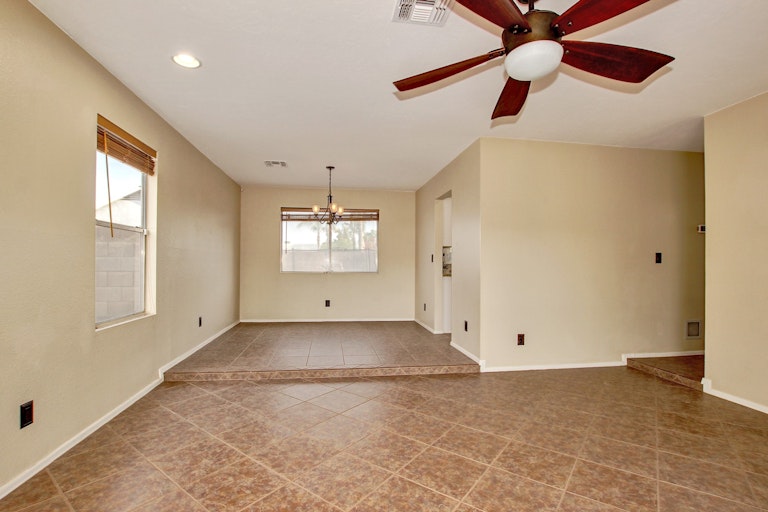 Photo 9 of 25 - 3543 E Tonto Ln, Phoenix, AZ 85050