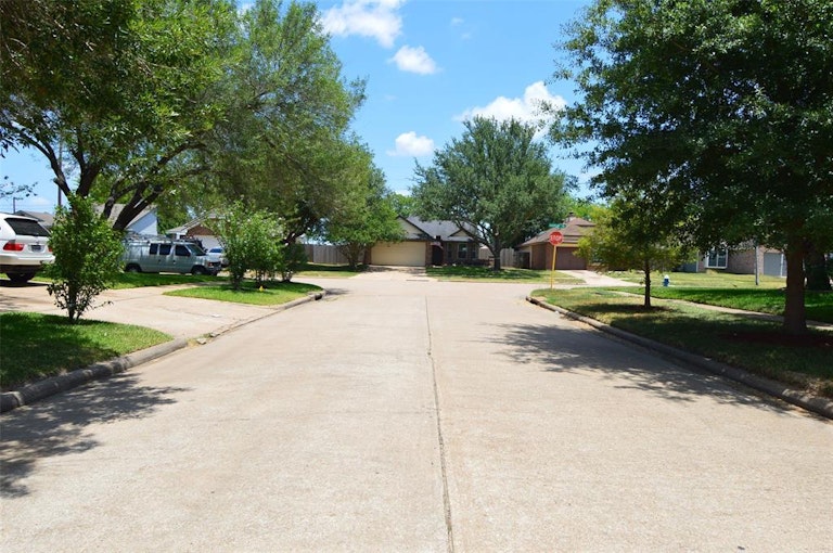 Photo 23 of 25 - 2527 Silver Trumpet Dr, Katy, TX 77449
