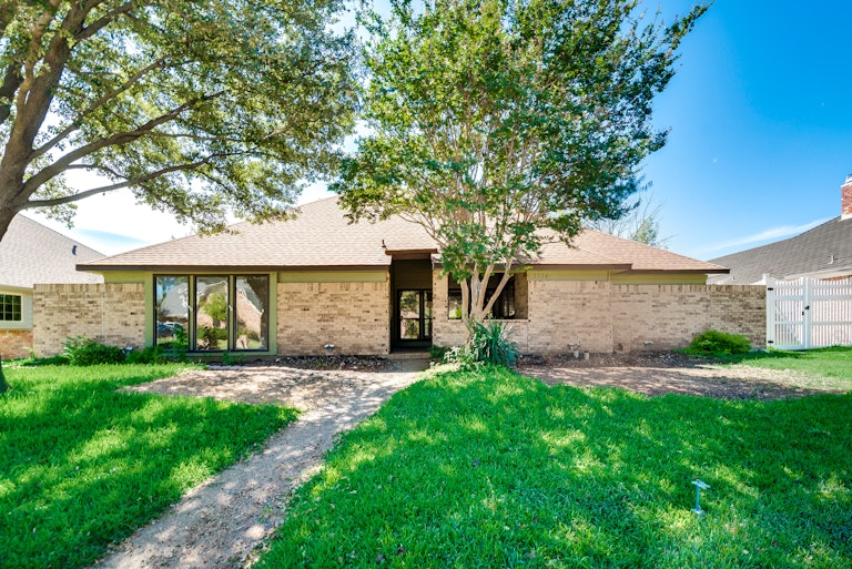 Photo 32 of 32 - 3314 Greenview Dr, Garland, TX 75044