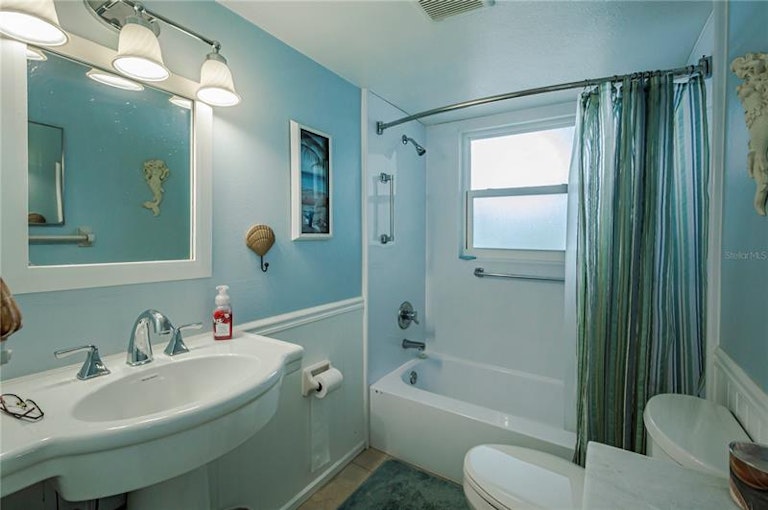 Photo 27 of 35 - 817 Harbor Dr S, Venice, FL 34285