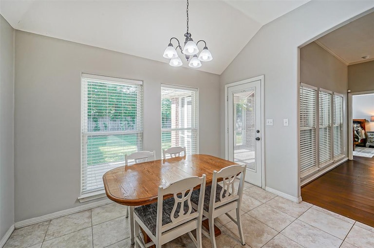 Photo 10 of 19 - 5023 Misty Ln, Pasadena, TX 77505