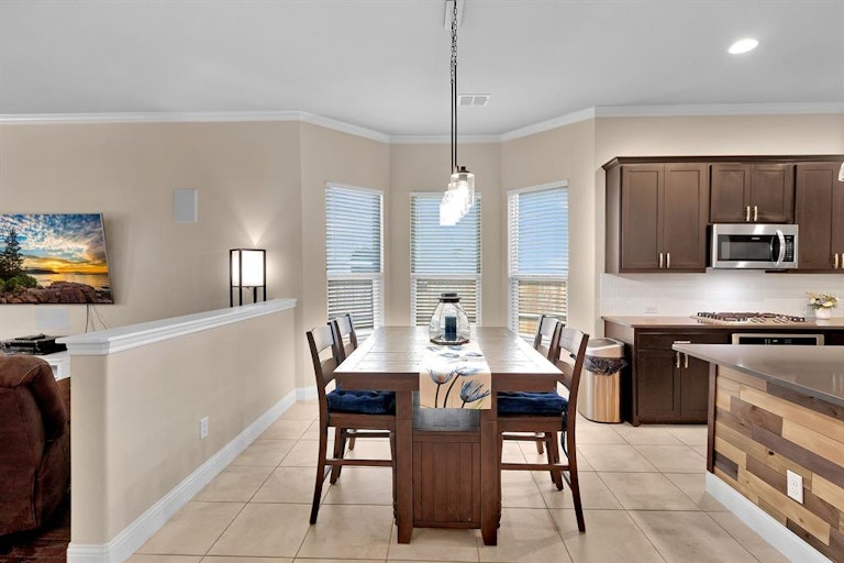 Photo 5 of 23 - 5901 Humber Ln, Aubrey, TX 76227