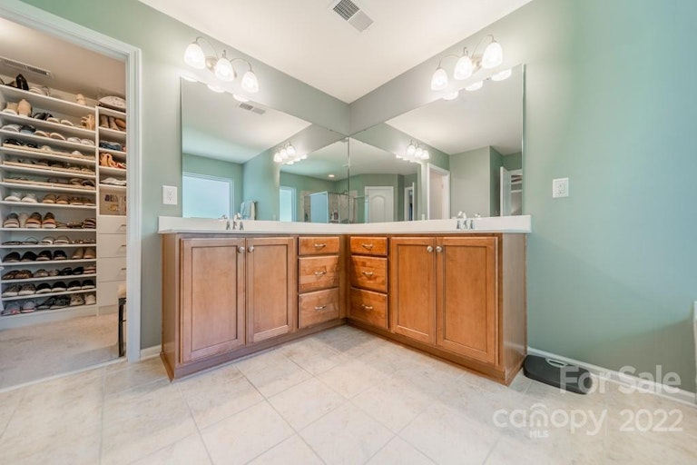 Photo 28 of 38 - 5726 Kildare Ct, Belmont, NC 28012