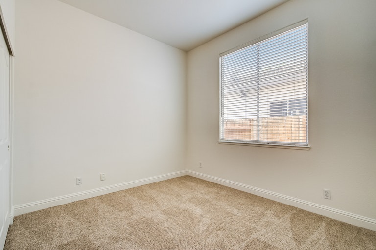 Photo 20 of 28 - 9405 Moondancer Cir, Roseville, CA 95747