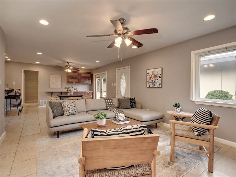 Photo 15 of 36 - 2019 Cheshire Dr, Austin, TX 78723