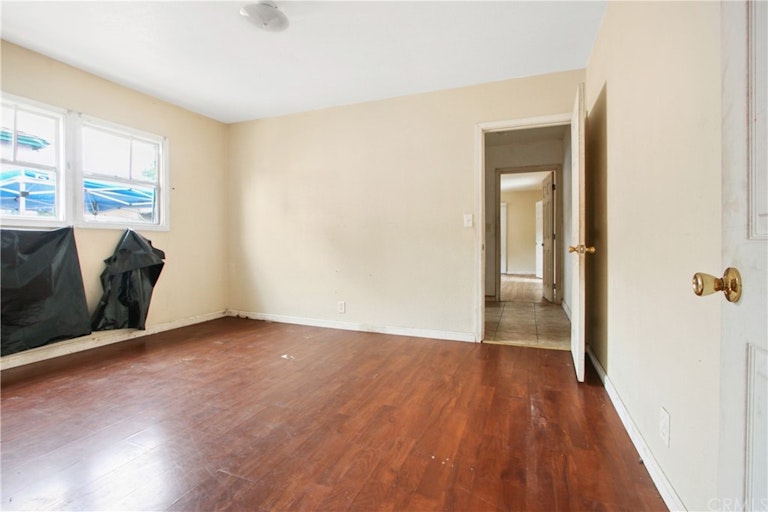 Photo 10 of 18 - 226 E 88th Pl, Los Angeles, CA 90003