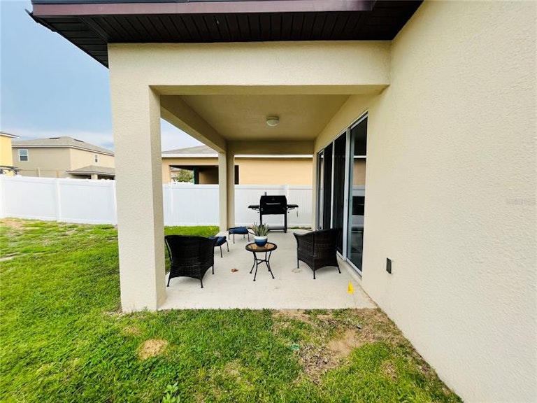 Photo 16 of 25 - 914 Fallon Hills Dr, Haines City, FL 33844