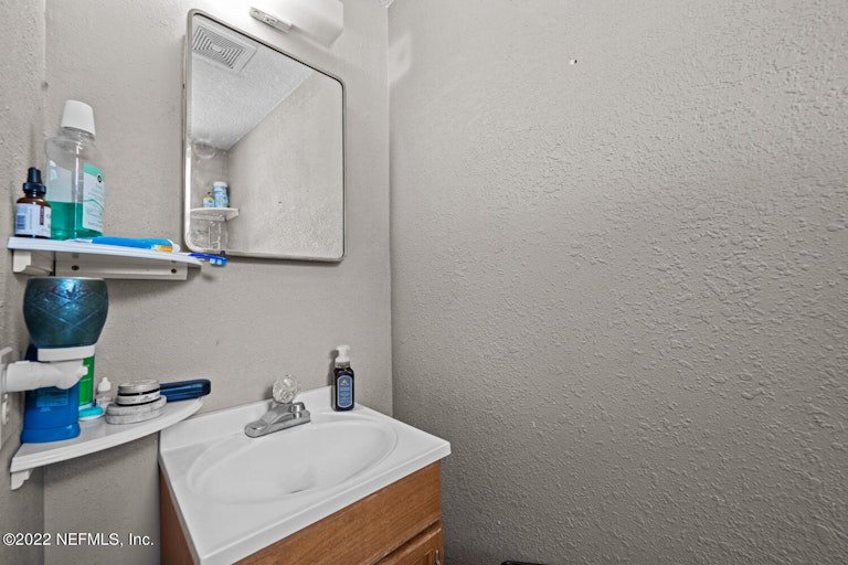 Photo 16 of 26 - 11258 Soforenko Dr, Jacksonville, FL 32218