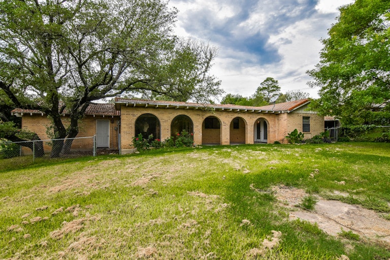 Photo 32 of 32 - 1307 Foster Ln, Weatherford, TX 76086