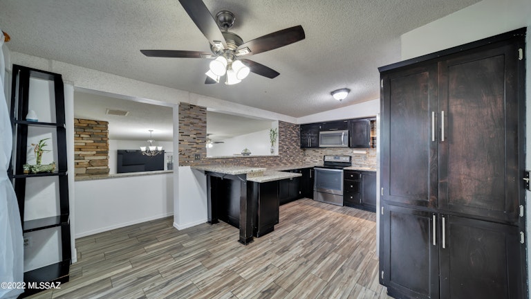 Photo 5 of 36 - 3918 S Cook St, Tucson, AZ 85746