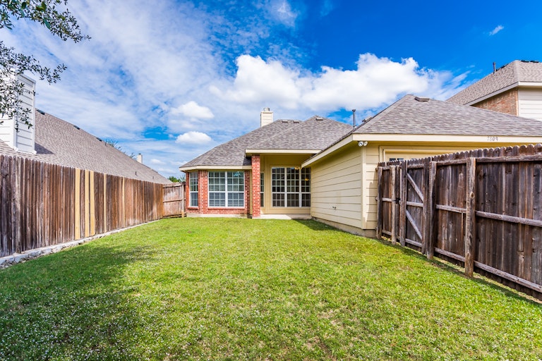 Photo 7 of 31 - 7809 Loma Alta Trl, McKinney, TX 75070