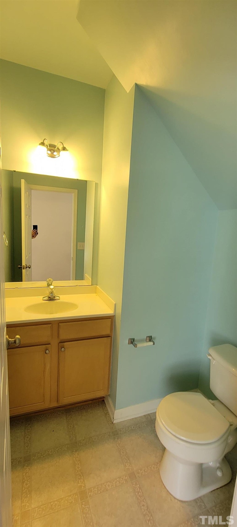 Photo 5 of 15 - 3120 Rendezvous Dr, Raleigh, NC 27610