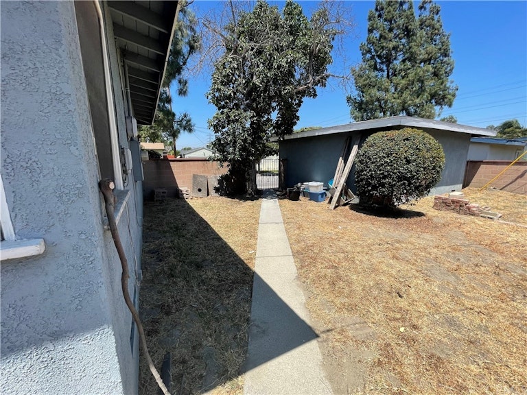 Photo 16 of 17 - 9860 La Docena Ln, Pico Rivera, CA 90660