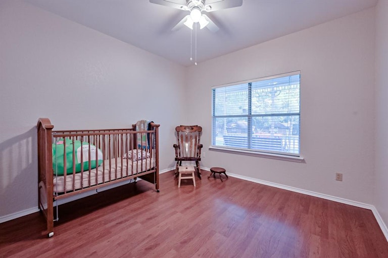 Photo 24 of 40 - 5607 Oak Branch Dr, Arlington, TX 76016