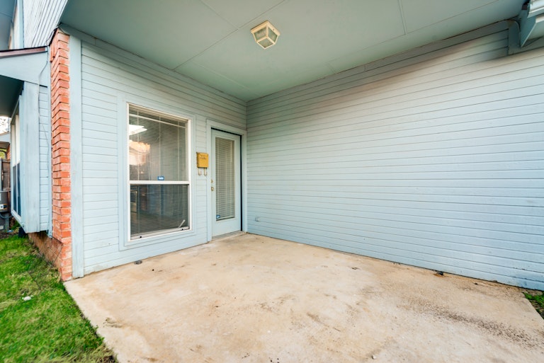 Photo 25 of 28 - 2216 Meadowstone Dr, Carrollton, TX 75006