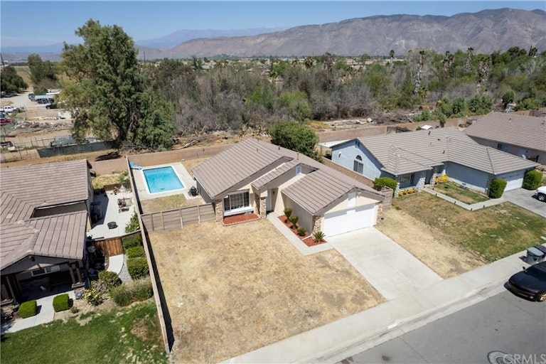 Photo 1 of 34 - 2091 Roanoke St, San Jacinto, CA 92582