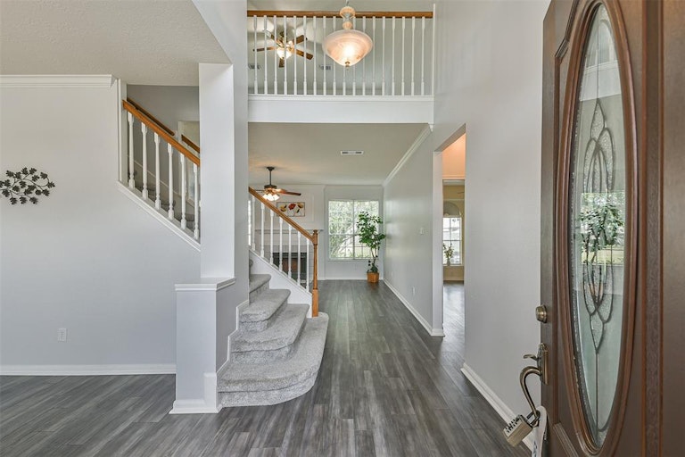 Photo 3 of 34 - 16026 Biscayne Shoals Dr, Friendswood, TX 77546