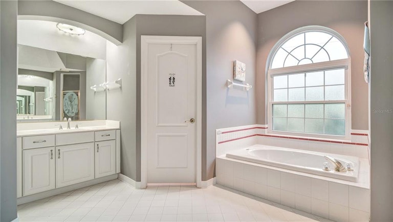 Photo 13 of 37 - 86 Wood Haven Dr, Palm Coast, FL 32164