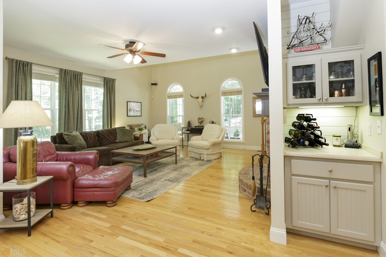 Photo 15 of 59 - 2550 Johnston Rd NW, Kennesaw, GA 30152