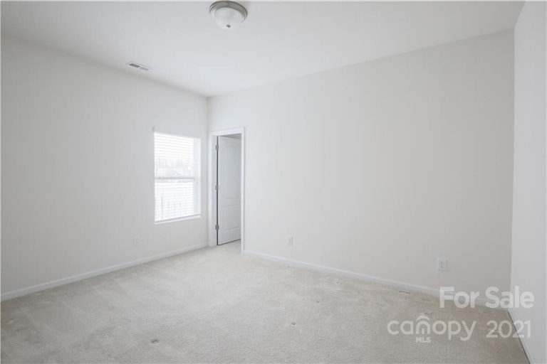 Photo 11 of 17 - 3041 S Devon St, Charlotte, NC 28213