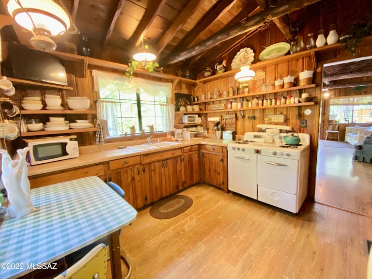 Photo 6 of 32 - 12708 N Sabino Canyon Pkwy, Mount Lemmon, AZ 85619