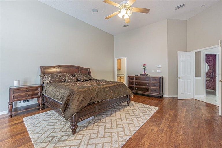 Photo 18 of 36 - 1462 Kensington Woods Dr, Lutz, FL 33549