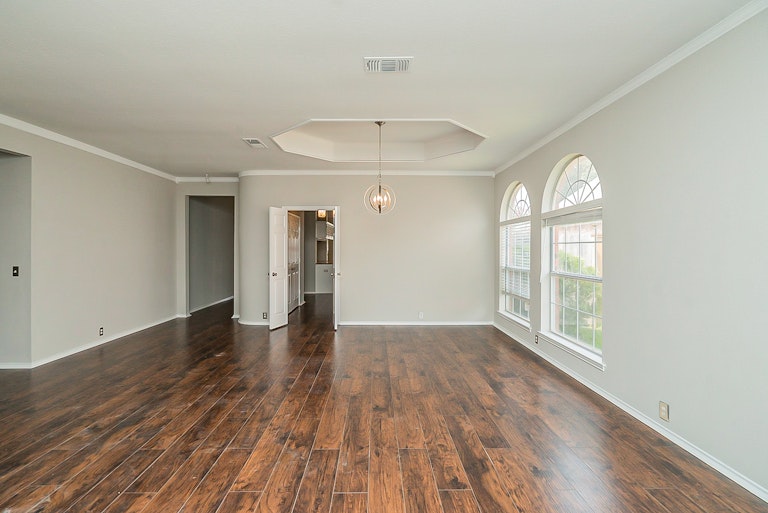 Photo 12 of 47 - 1309 Woodthorpe Dr, Mesquite, TX 75181