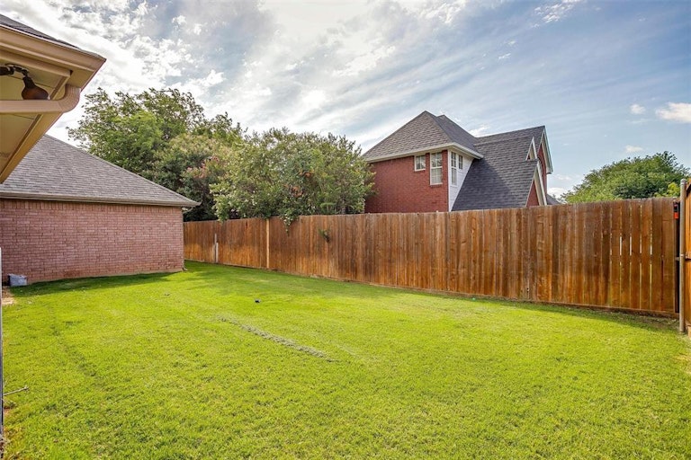 Photo 40 of 40 - 509 Arbor Lawn Dr, Burleson, TX 76028